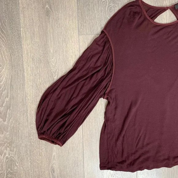 Aritzia Babaton Blouse Top Bishop Sleeve Burgundy Drapey Flowy Size XS - Picture 3 of 15